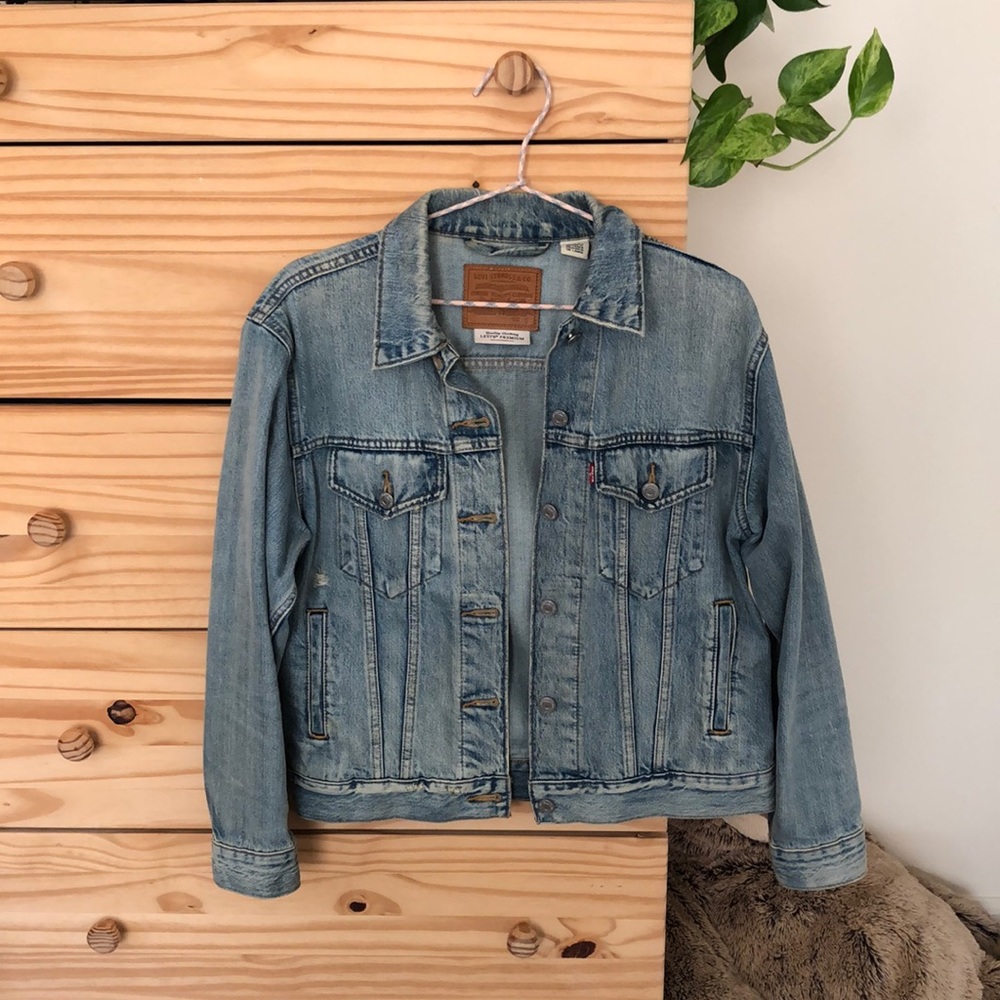 Women’s Levi denim jacket